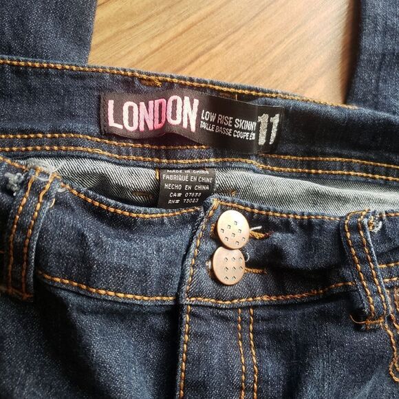 London | Low Rise Skinny Jeans - size 11 - Picture 2 of 3